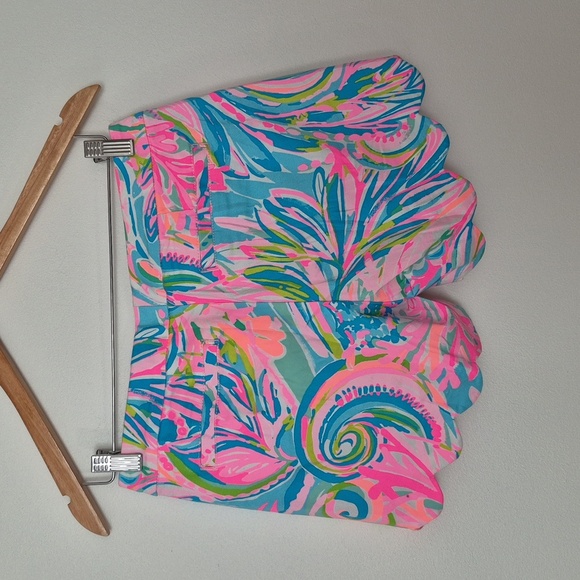 NWT Lilly Pulitzer Buttercup Pink/Blue Tropical Vacation Stretch Shorts Size 0 - Picture 2 of 9